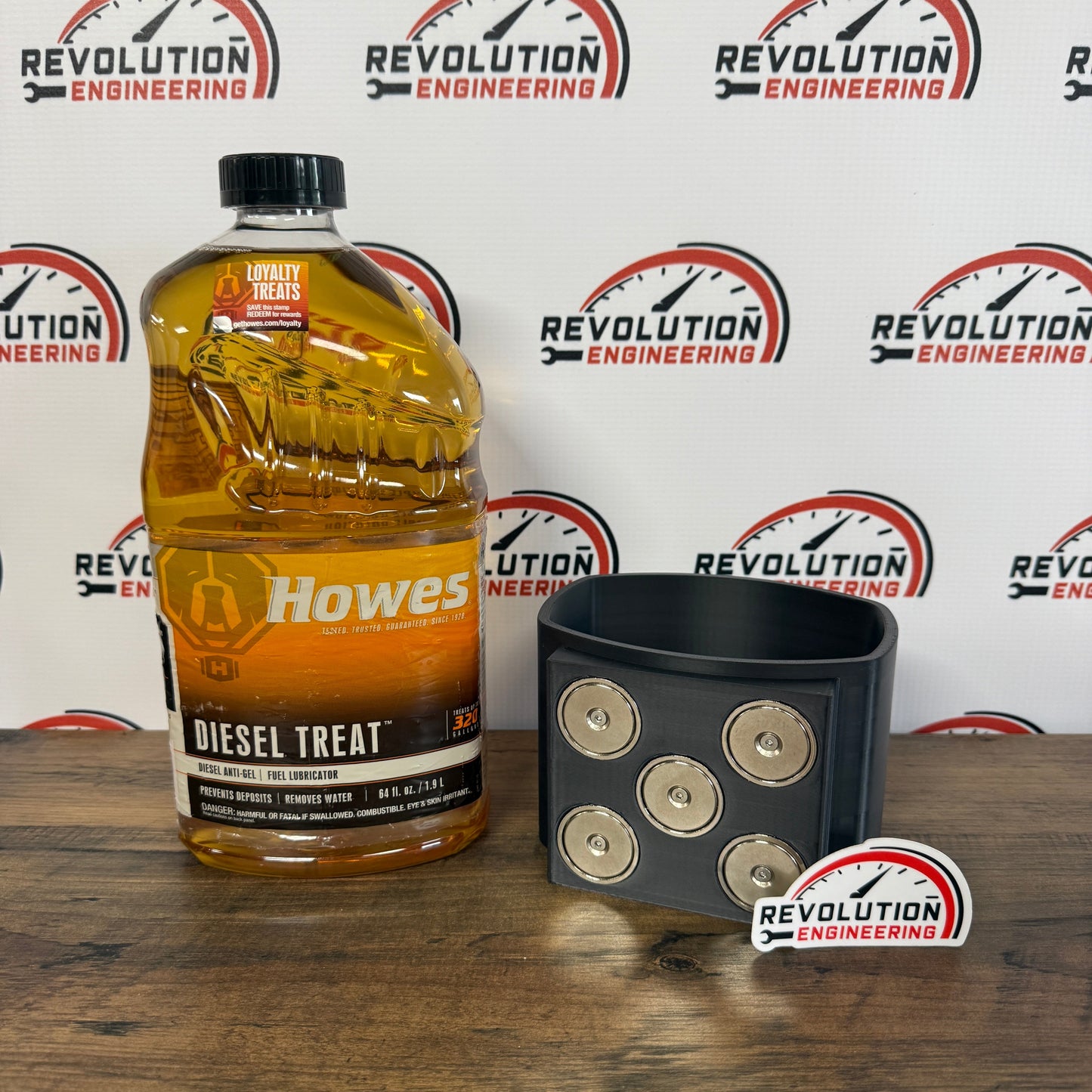 Howe's Holder - Magnet / 64 fl oz